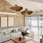 Сasa de vacaciones Wishome-villa Centenaria Rehabilitada Con Encanto, Con Piscina Interior Privada *