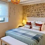 Сasa de vacaciones Wishome-villa Centenaria Rehabilitada Con Encanto, Con Piscina Interior Privada *