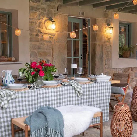 Wishome-Villa Centenaria Muy Especial Con Piscina Y Jardin Privado Holiday home Caviedes