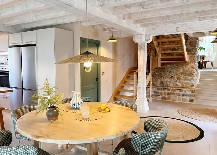 Wishome-villa Centenaria Rehabilitada Con Encanto, Con Piscina Interior Privada * Caviedes